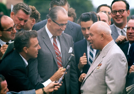 Изображение-«Мы вас закопаем»